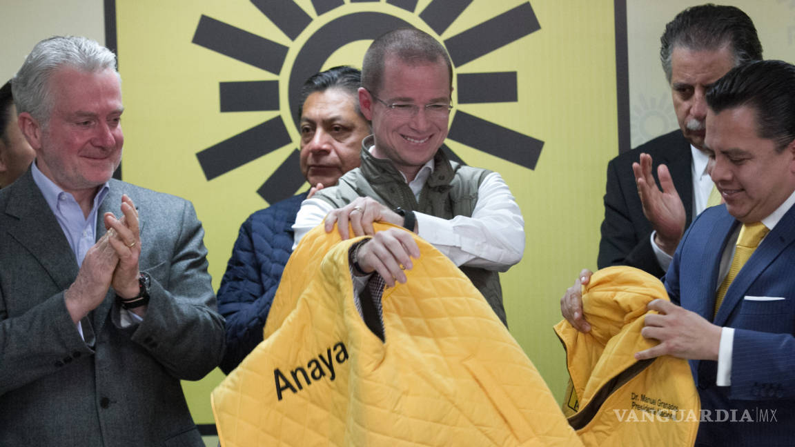 Anaya se viste con los colores del Sol Azteca y pide al PRD su apoyo para la Presidencia