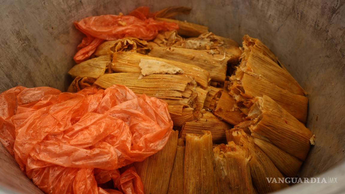 $!La tradición del tamal sigue vigente en mercados y calles de la región.