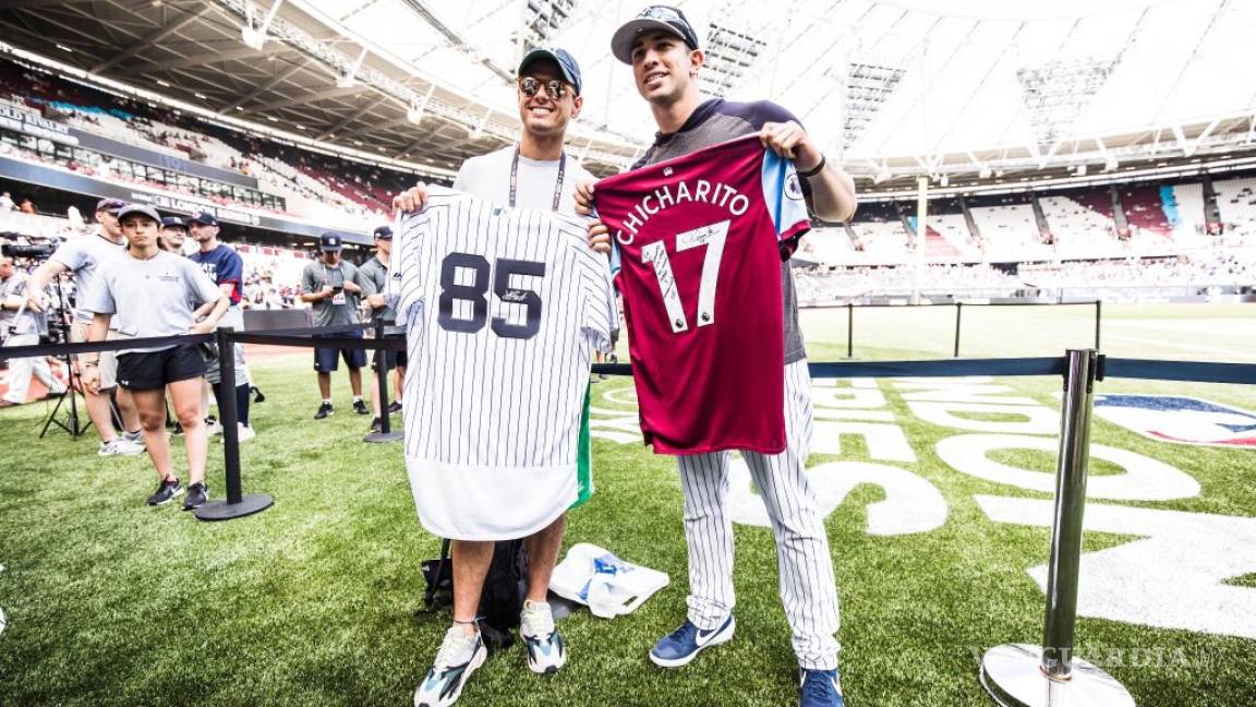Luis Cessa y Javier Hernández intercambian camisetas en el regreso de las Grandes Ligas a Londres