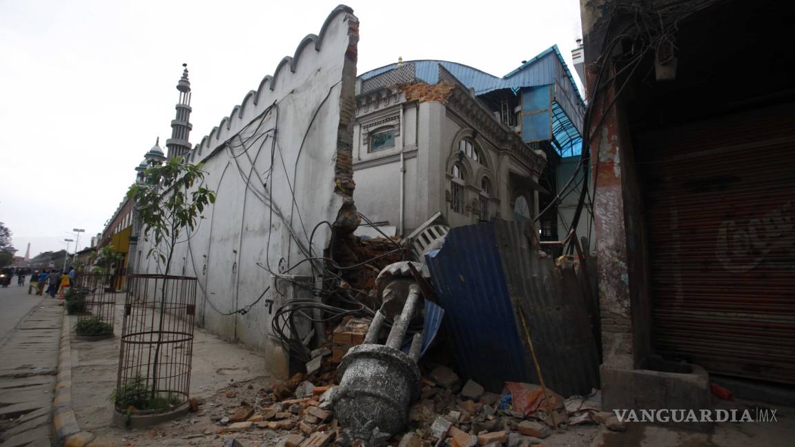 Vanguardia en la Historia: Devastador terremoto deja miles de muertos en India y Pakistán