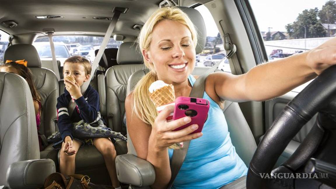 $!¿Crisis en las familias?, los hijos viven pegados a las pantallas... ¡los papás también!