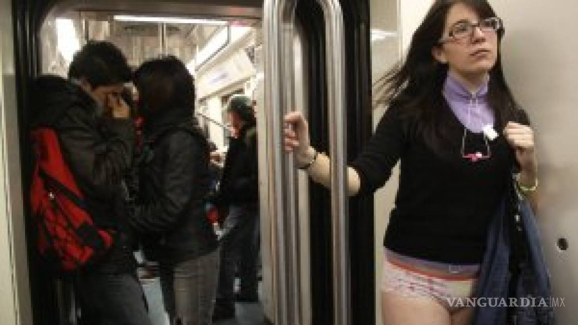Viajan sin pantalones en el Metro de la Ciudad de México