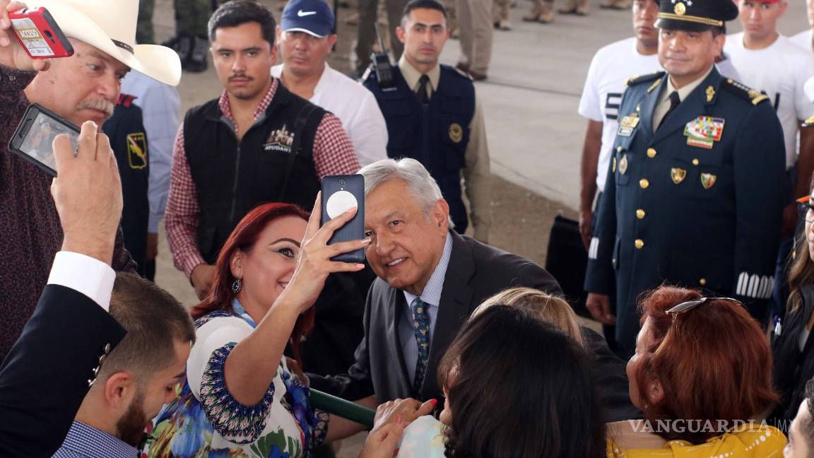 $!Analiza AMLO regularización de autos 'chocolate'