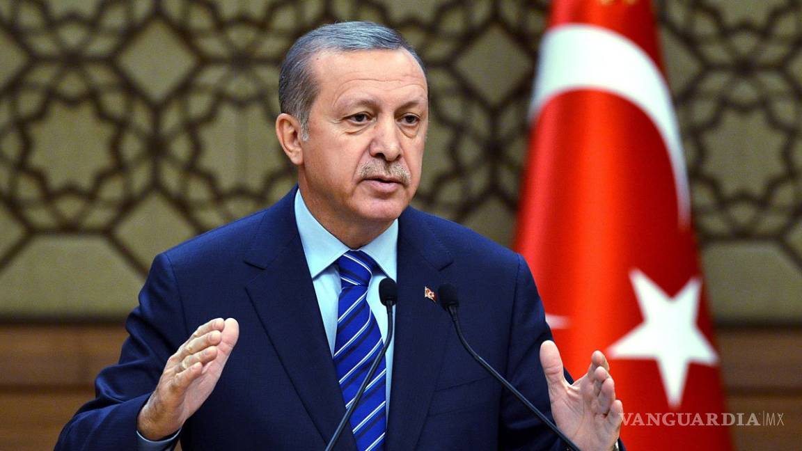Erdogan hace un llamamiento a la gente a resistir el golpe militar