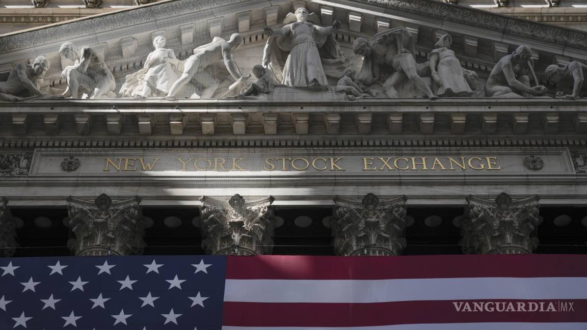 Wall Street vuelve a caer por anuncio de aranceles y debilidad económica