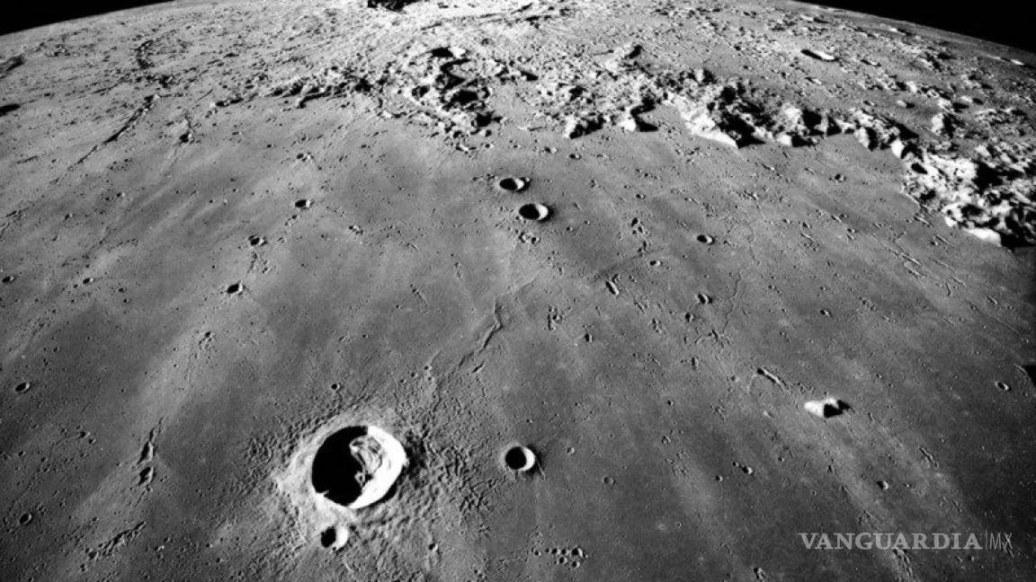 Hombre graba ‘objetos no identificados’ cerca de la luna