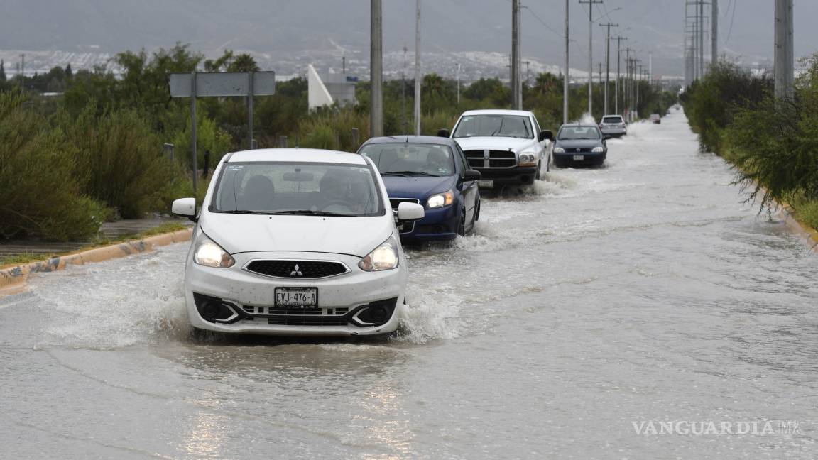 Segundo día de lluvias desquicia vialidades de Saltillo