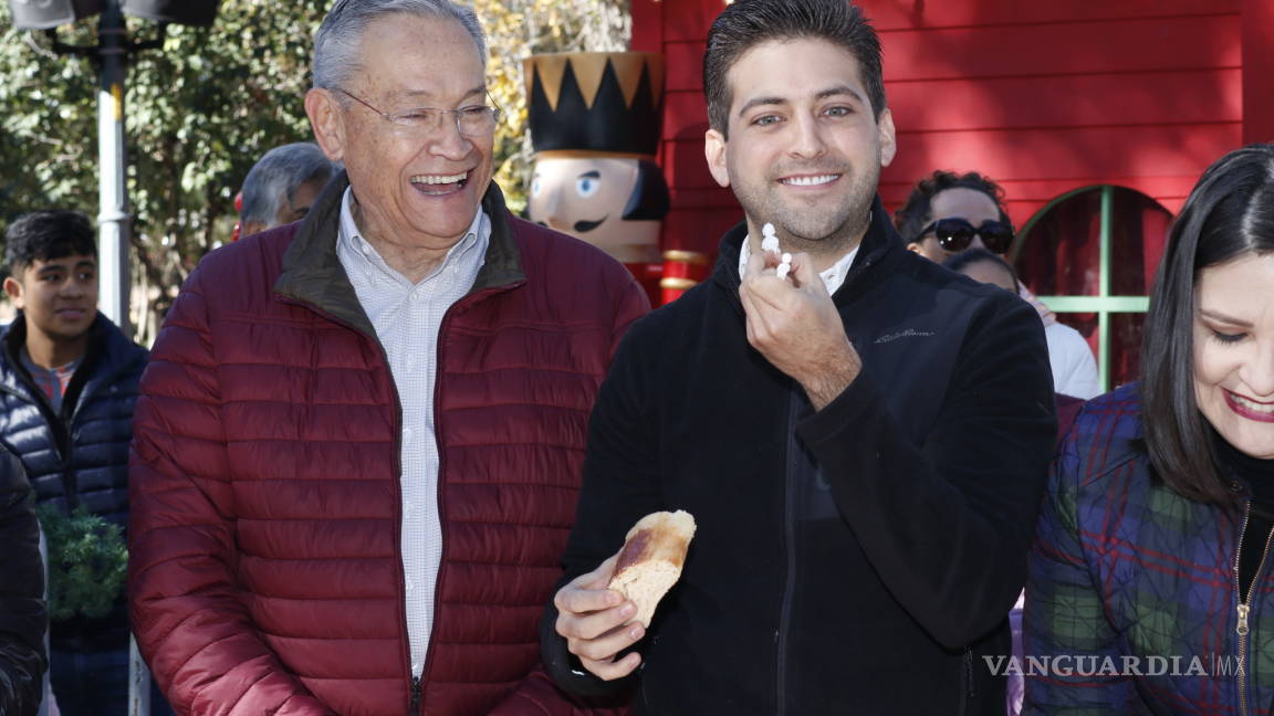 $!Parten en Saltillo rosca de reyes de un kilómetro repartida entre mil 600 familias