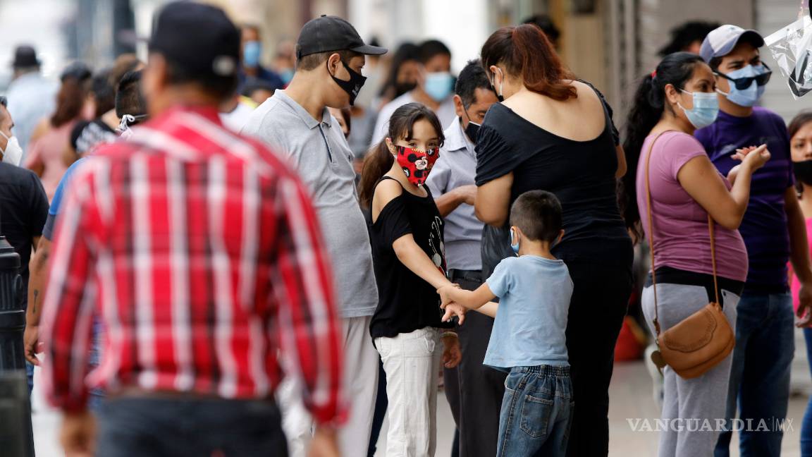 $!A punto del semáforo rojo y con la gente en las calles, piden a ciudadanos extremar medidas