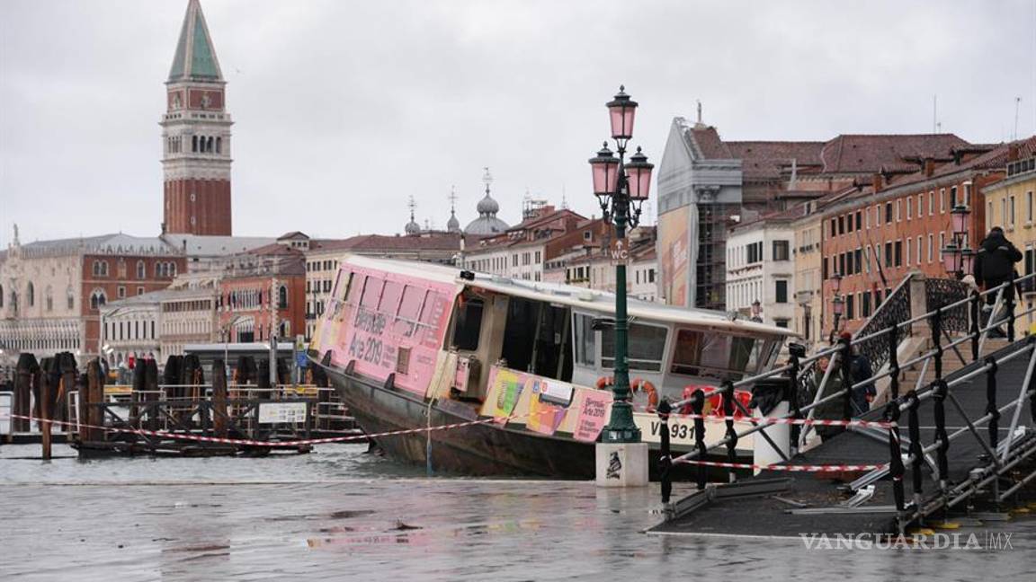 $!Venecia se ahoga, sufre peor inundación desde 1966