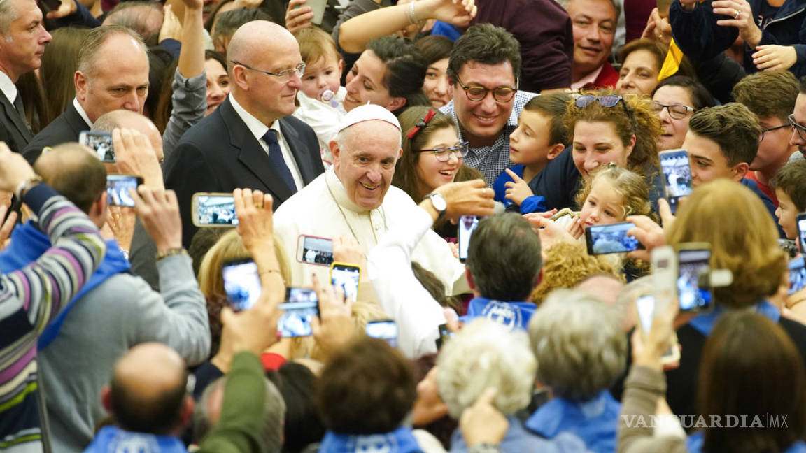El Papa dice estar preocupado por homosexualidad en el clero