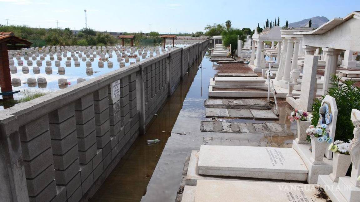 Cierran por inundación el panteón privado Jardines del Carmen en Torreón