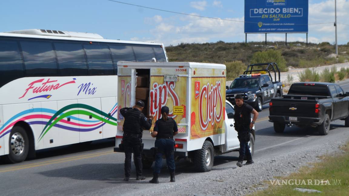Persiguen y detienen camión ‘pirata’ con varios paquetes de mariguana en carretera Saltillo-Zacatecas