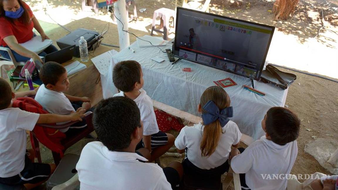 $!Equipan hijos de “El Chapo” Guzmán escuela completa en Sinaloa