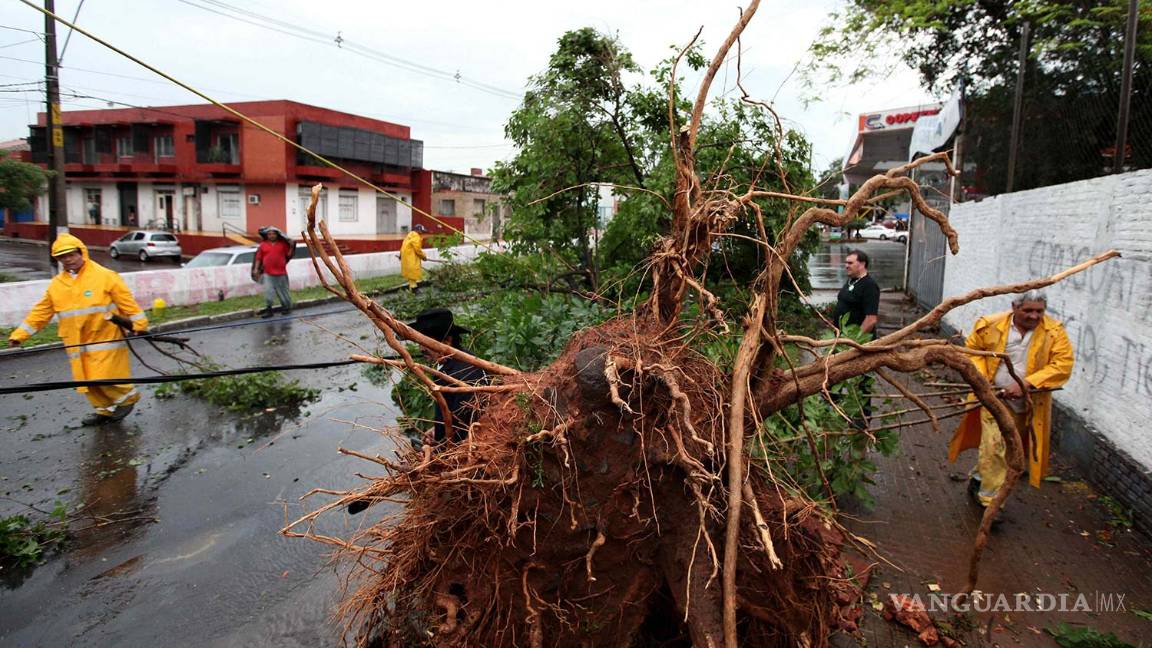 $!Fuerte tormenta golpea Paraguay: deja dos muertos