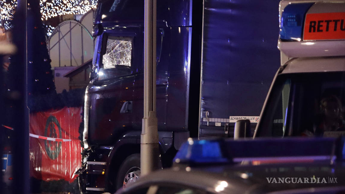 Camión arrolla a multitud en bazar navideño en Berlín; reportan 9 muertos