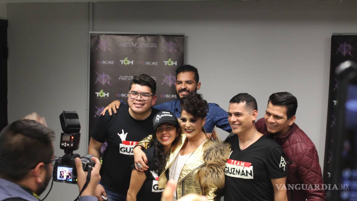 $!Fans sorprenden a Alejandra Guzmán y La Arena la reconoce