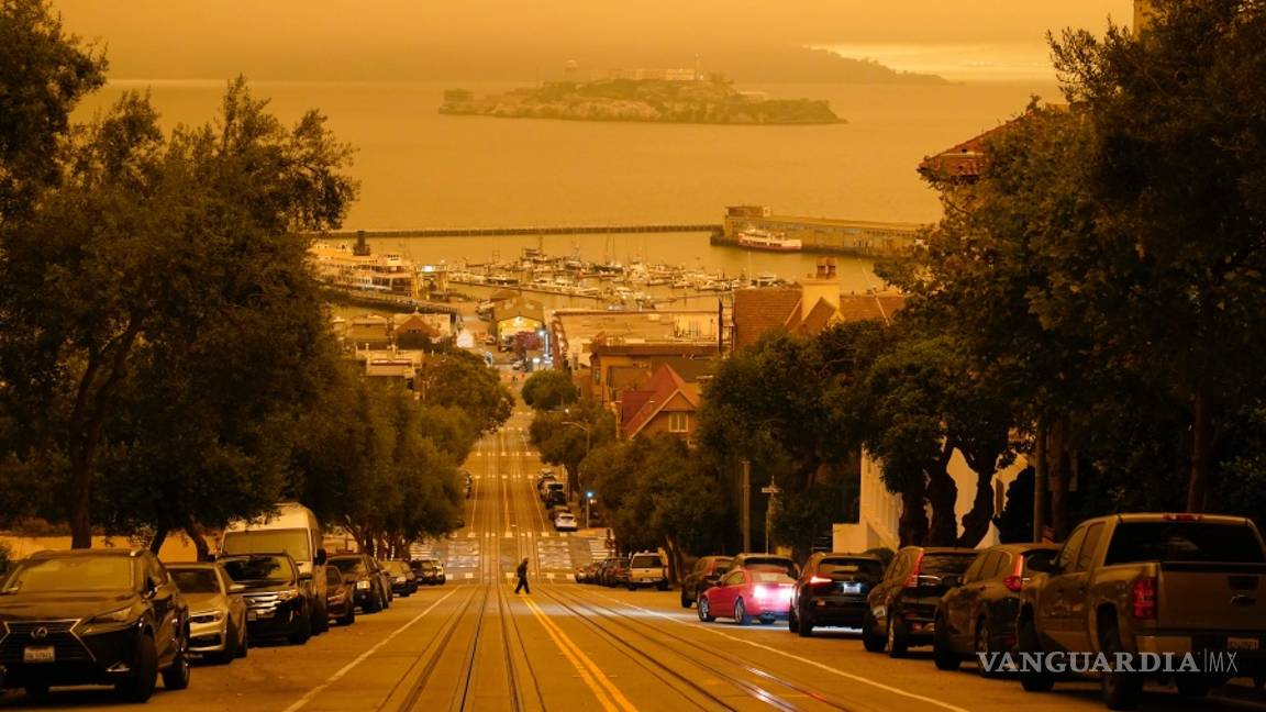 $!Incendios forestales pintan de un color naranja apocalíptico el cielo de San Francisco