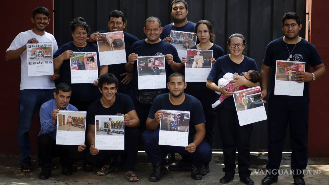 Para recaudar fondos, bomberos posan desnudos en Paraguay