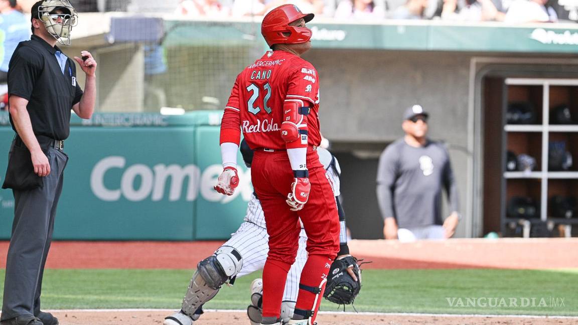 $!Robinson Canó celebra su jonrón crucial que ayudó a los Diablos Rojos a asegurar la victoria sobre los Yankees.