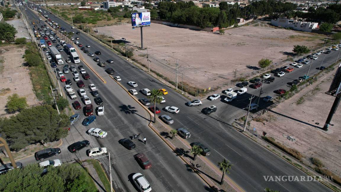 $!Gran caos vial se presenta al norte de Saltillo.