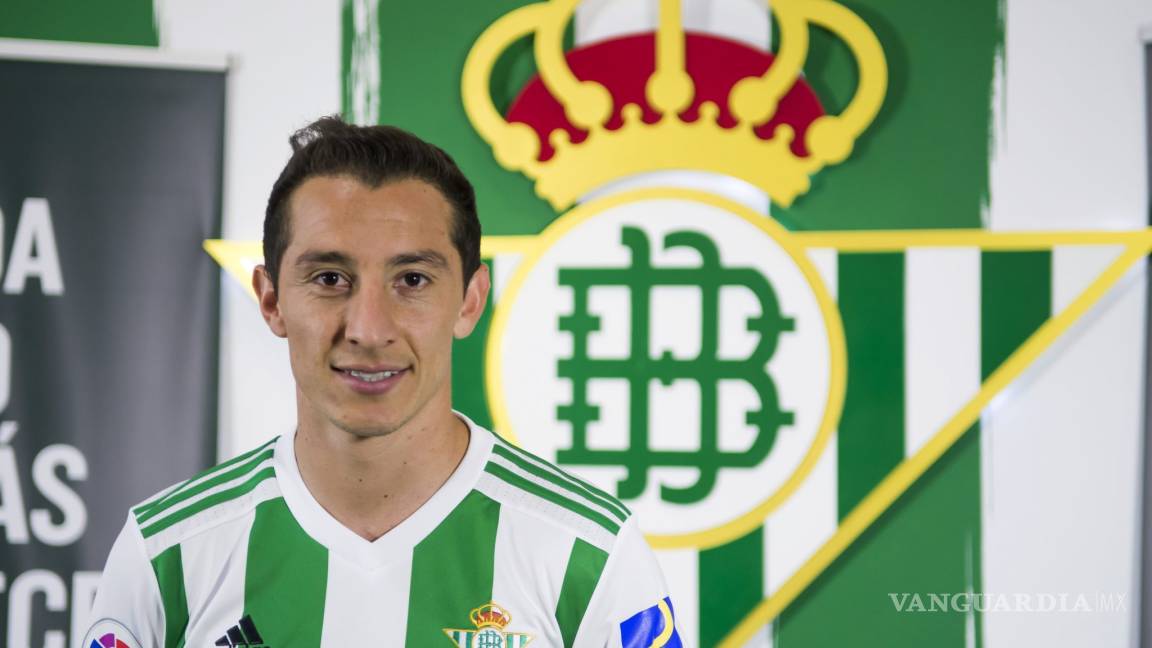 Andrés Guardado jugaría dos años más con el Real Betis