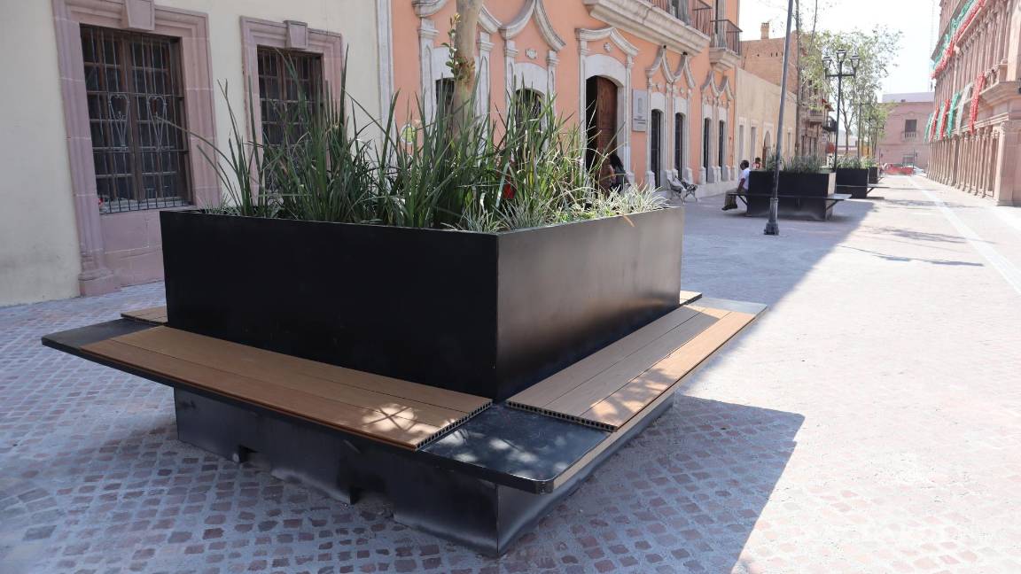 $!Las jardineras ya cuentan con recubrimiento.
