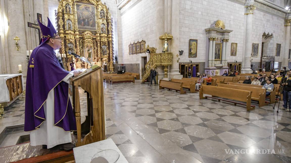 Llama Obispo de Saltillo a fortalecer la equidad y el respeto hacia las mujeres