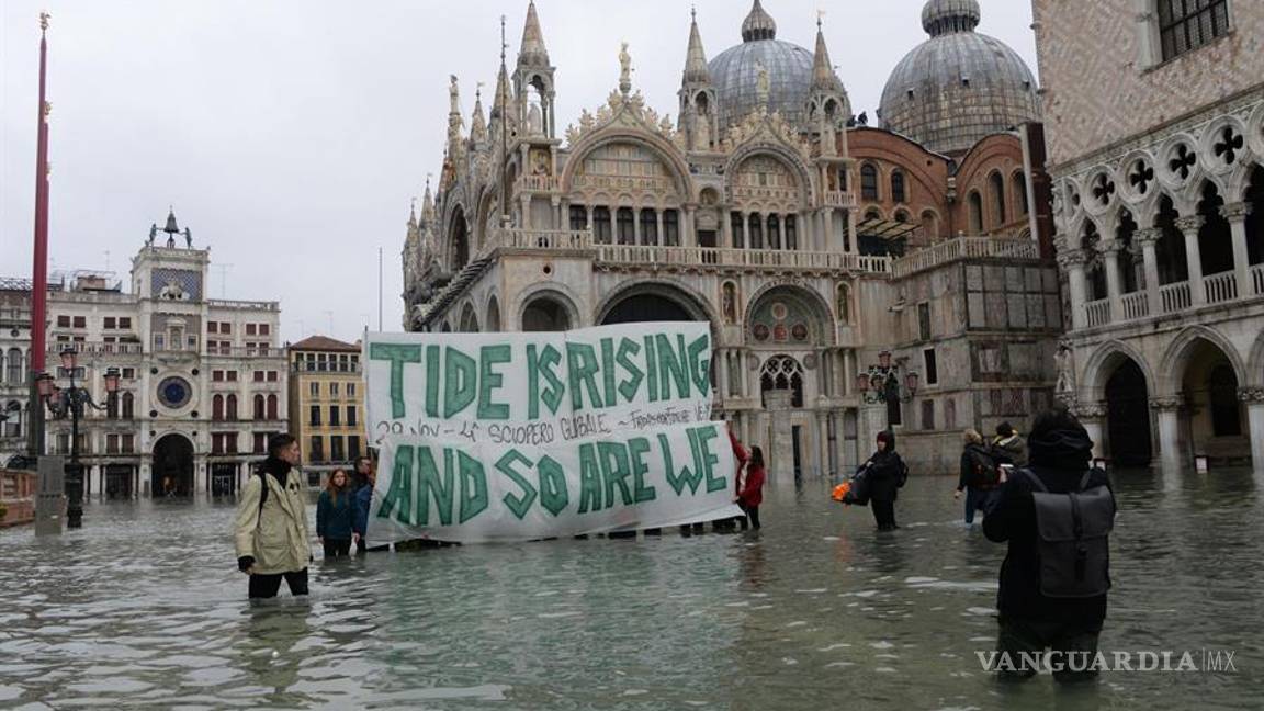 $!Venecia se ahoga, sufre peor inundación desde 1966