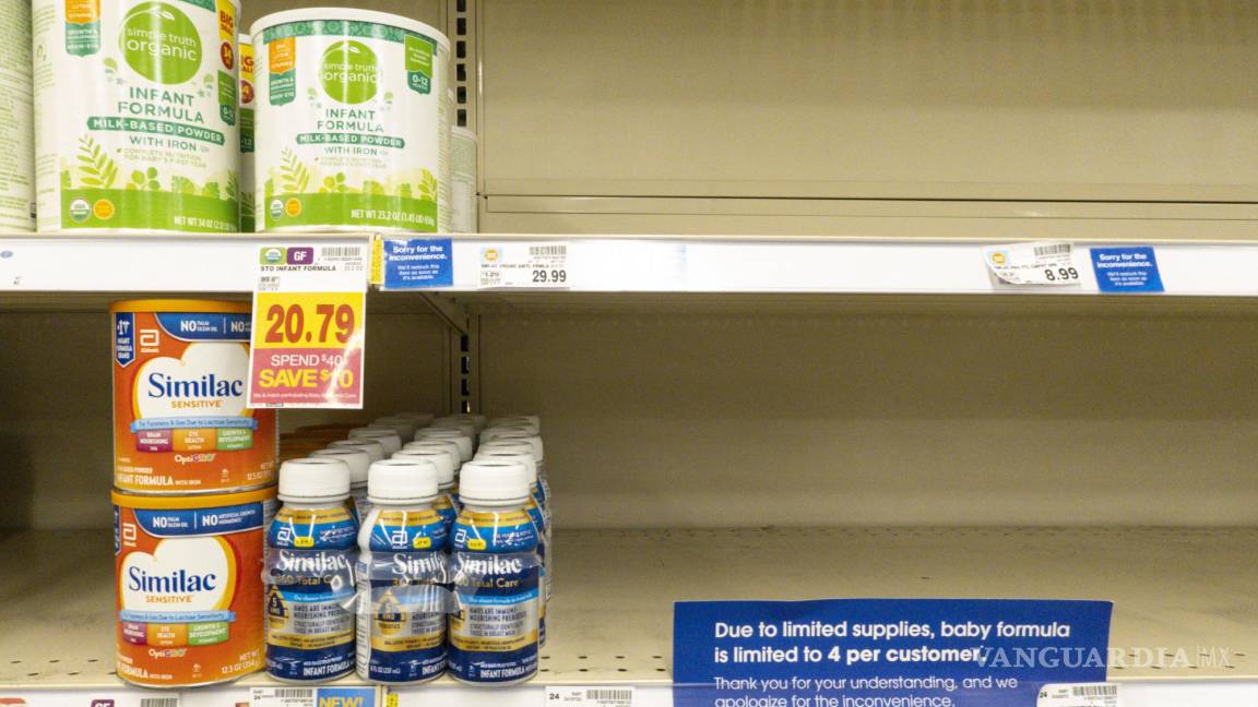 $!La fórmula para bebés se muestra en los estantes de una tienda de comestibles con un cartel que limita las compras en Indianápolis.