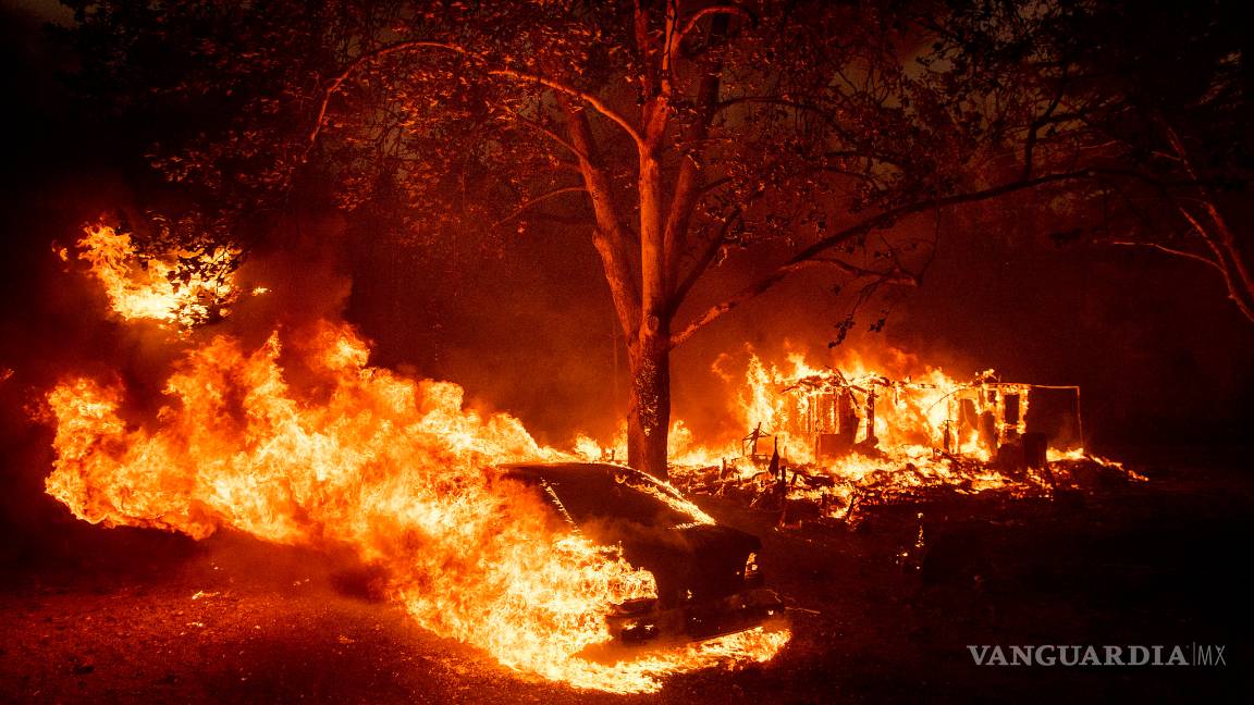$!Vientos dan vida a incendio en california