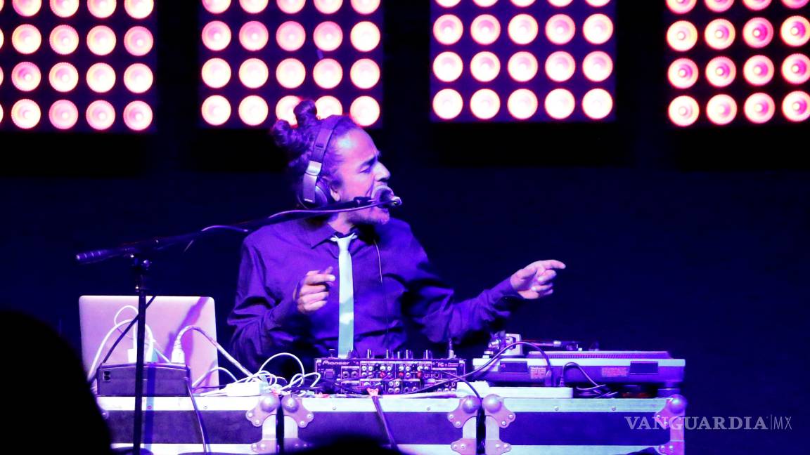 $!Rubén Albarrán saca su lado cumbianchero