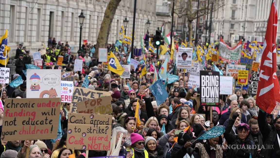 Histórica huelga por el ascendente costo de vida paraliza a Gran Bretaña