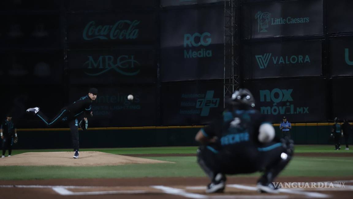 $!Si algo se lució durante la noche en el Madero, fue el pitcheo del Dragón del Norte.