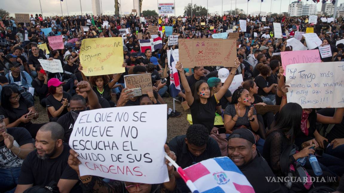 En república dominicana escala protesta contra suspensión de comicios