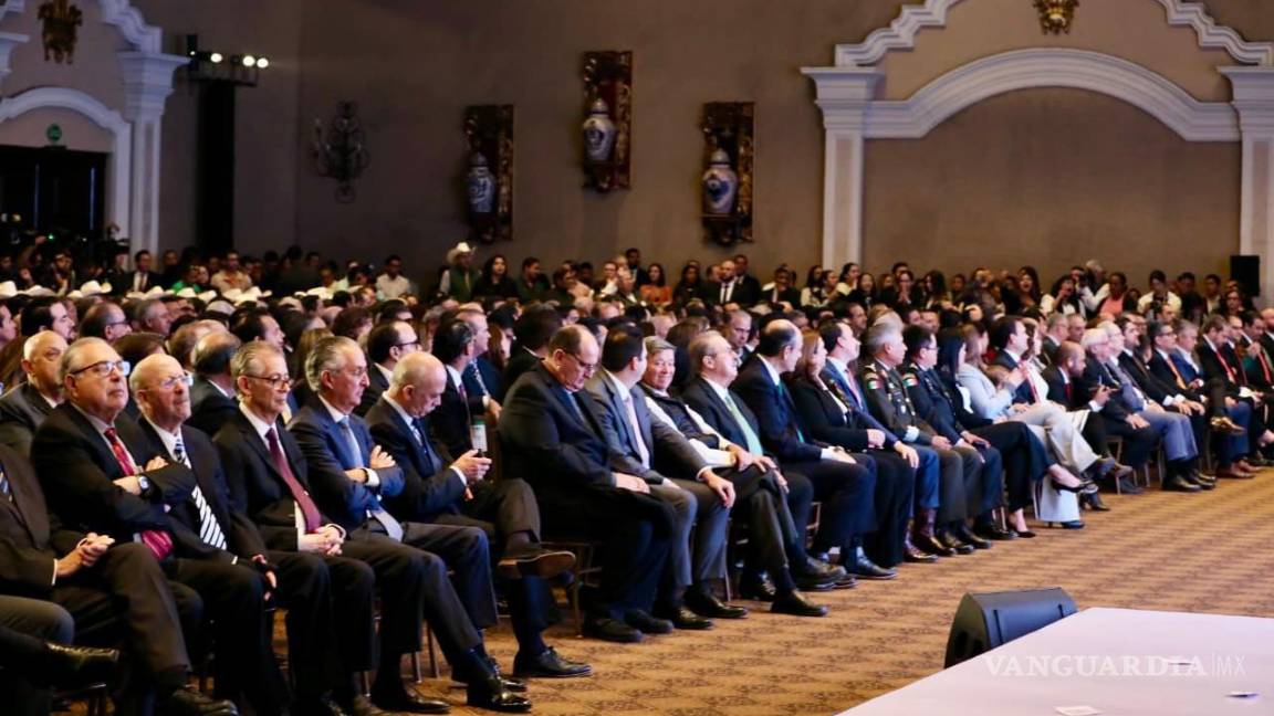 $!Empresarios, políticos y ciudadanos escucharon atentos el informe de Chema Fraustro.