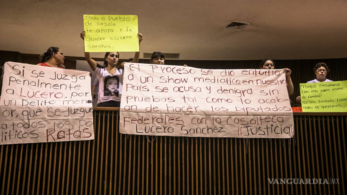$!Protestan por desafuero de Lucero Sánchez
