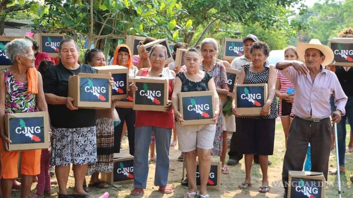 $!Hacen fila por despensas del Cártel Jalisco Nueva Generación en Veracruz