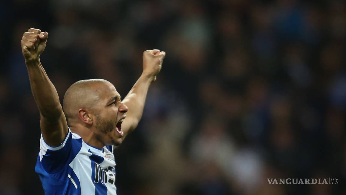 A paso de líder, Porto 'liquida' al Sporting de Lisboa en lucha por el título