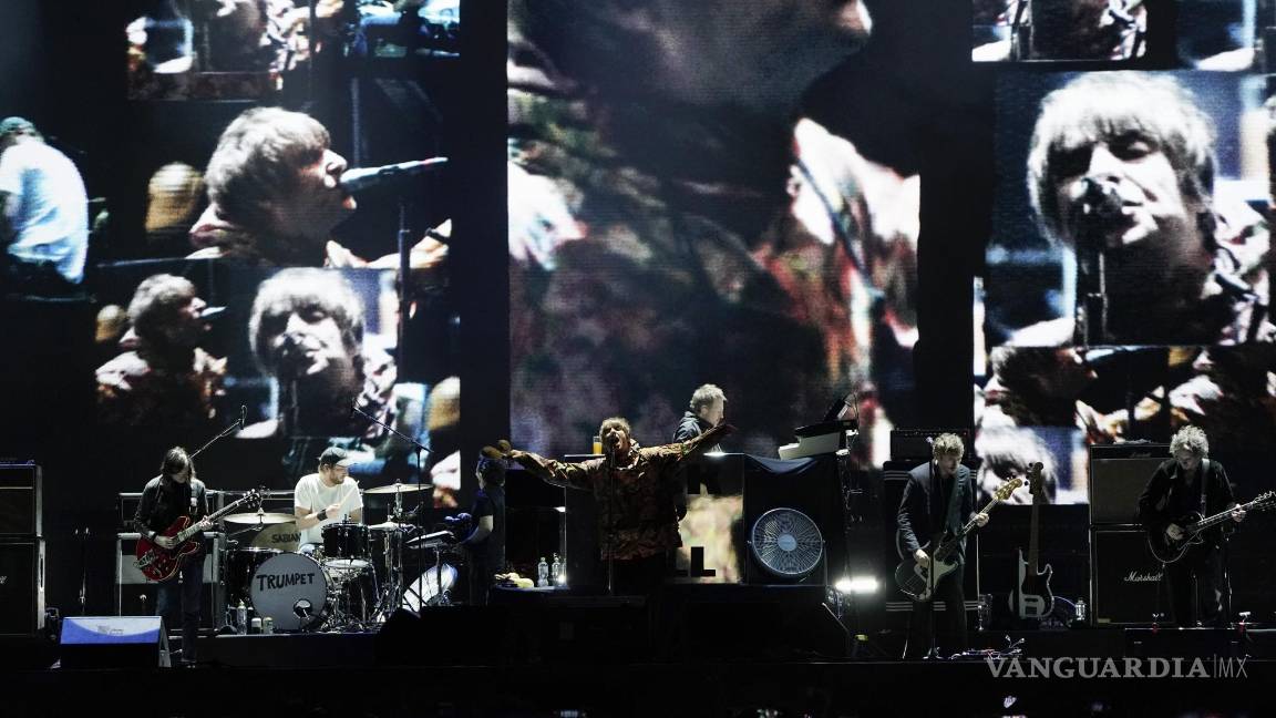 $!Liam Gallagher durante su concierto en el festival Corona Capital en la Ciudad de México.