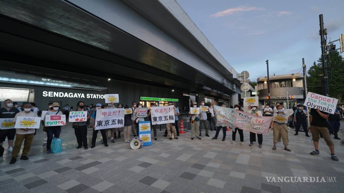 $!En imágenes; sin público, un espectáculo colorido y manifestantes anti-olímpicos se inaugura Tokio 2020