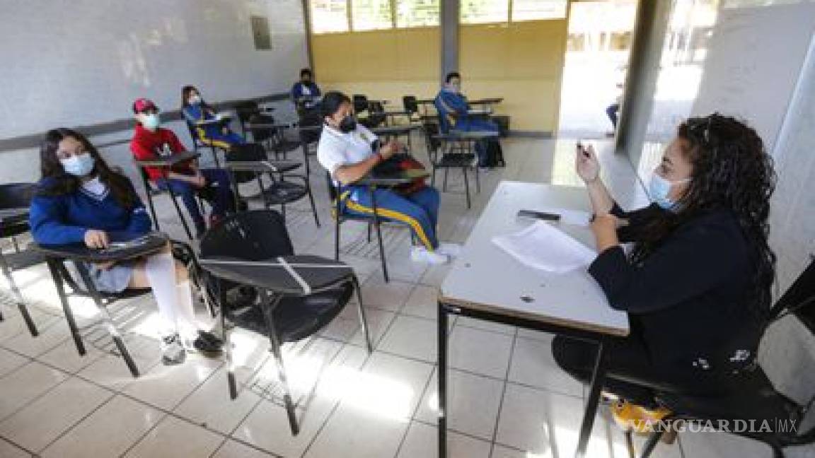 El Día del Maestro podrían reabrir escuelas en México: Gatell