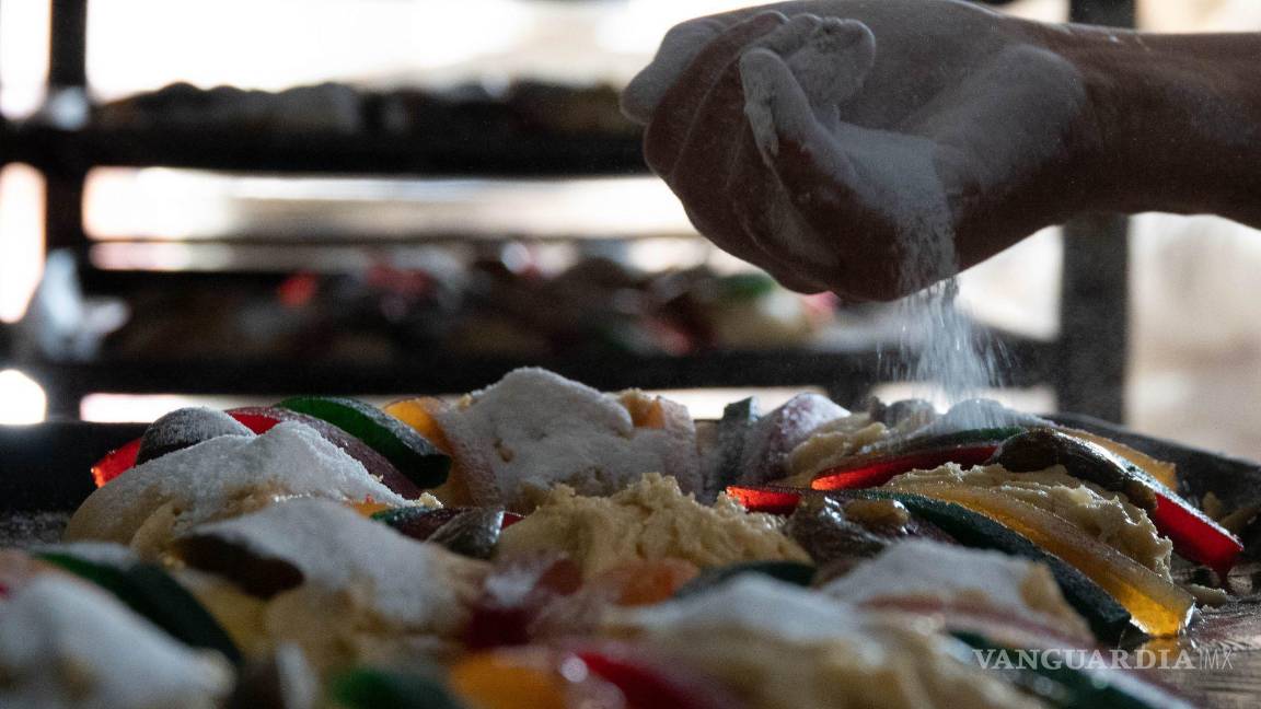 $!Una de las tradiciones más comunes de las familias mexicanas es la famosa partida de Rosca de Reyes.