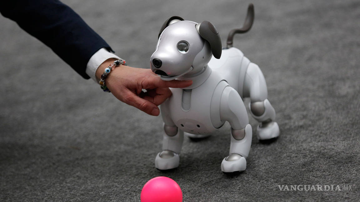 El perrito robot de Sony, Aibo, ahora es más adorable y hace más trucos