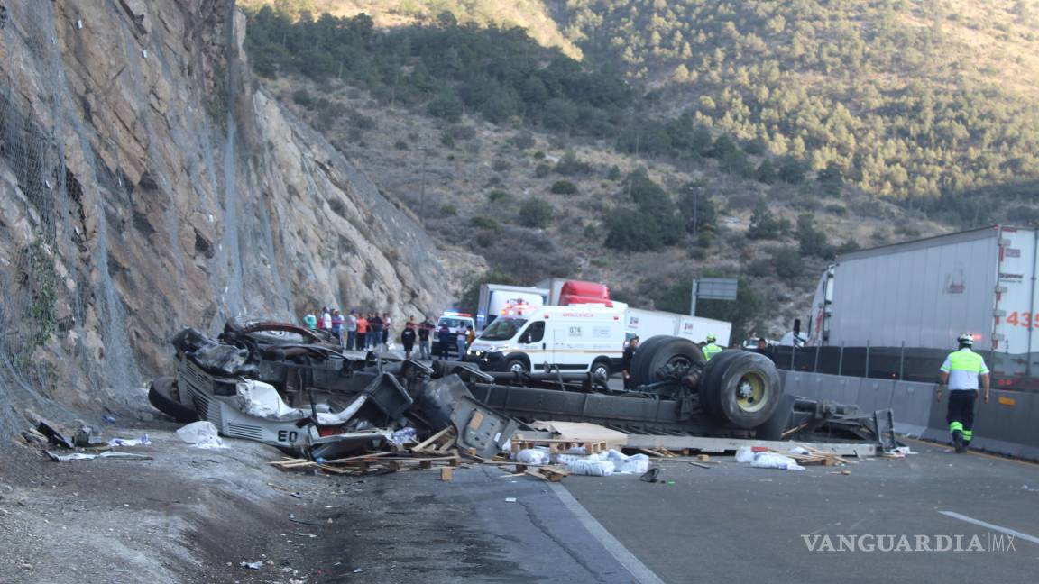 Tragedia en la carretera 57: Trailero pierde la vida en aparatoso accidente