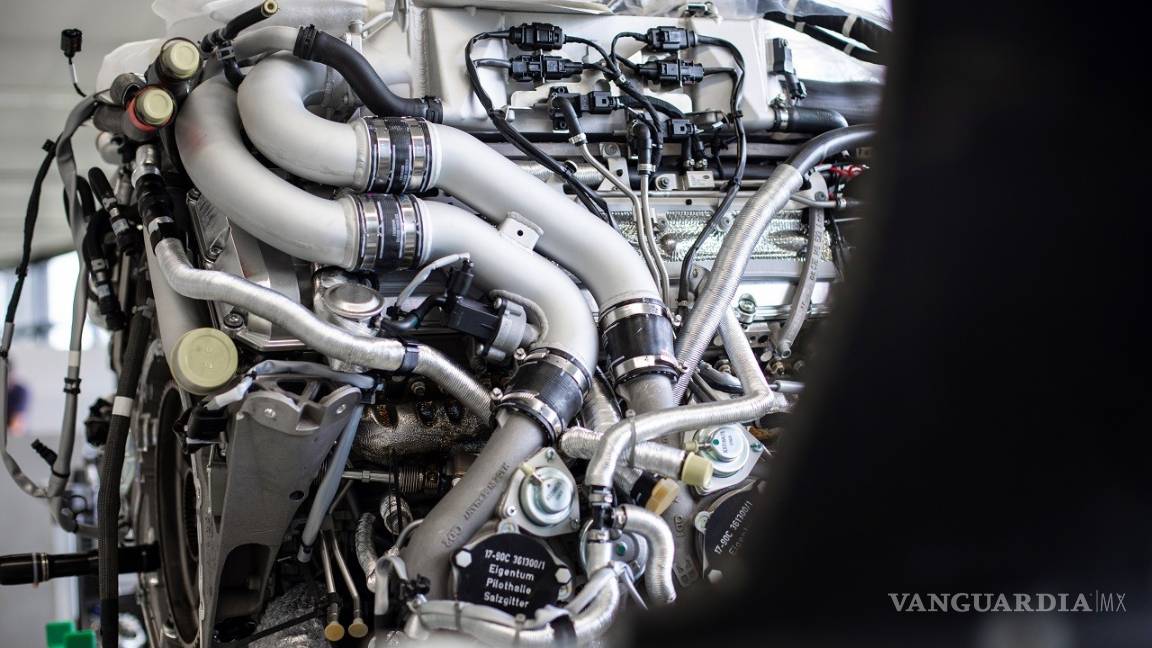 $!Bugatti fabrica el Chiron número 200 y lo celebra con un modelo especial