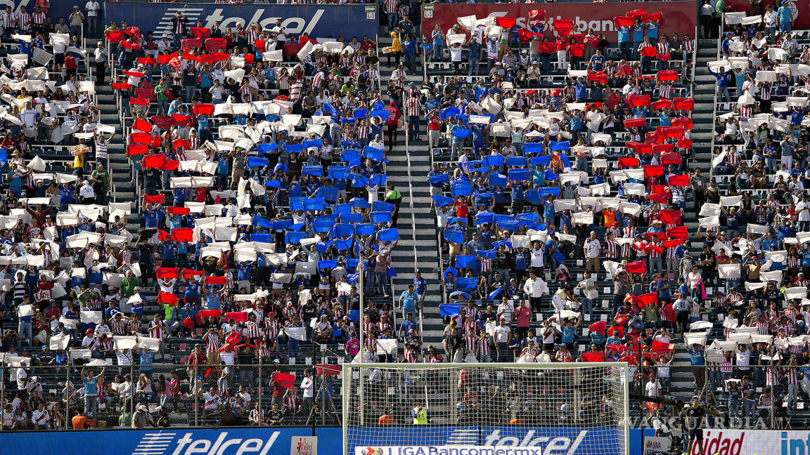 Cruz Azul hace mosaico...con fanáticos de Chivas