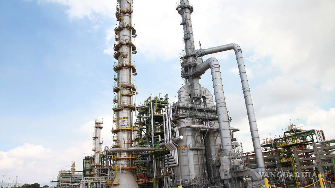 ‘Nuevas refinerías, principal riesgo crediticio para Pemex’