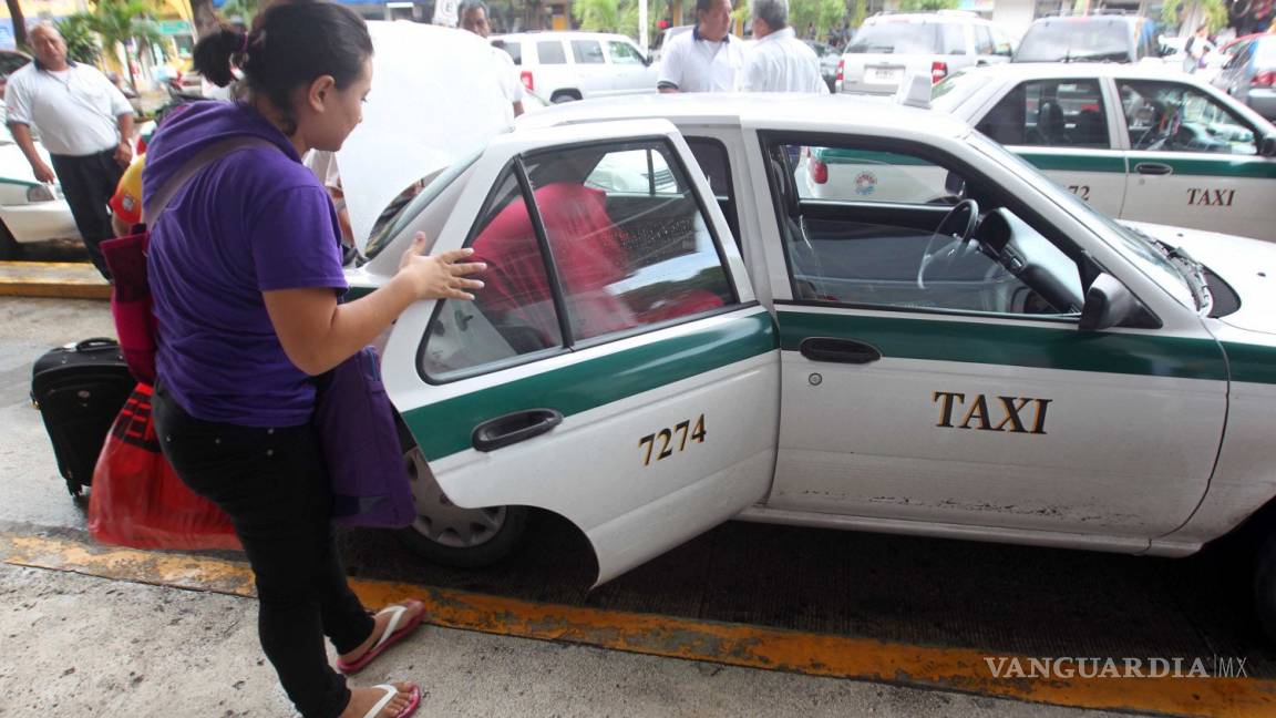 Exhiben a taxista por cobrar más de 4 mil pesos a turistas en Cancún, Quintana Roo (video)