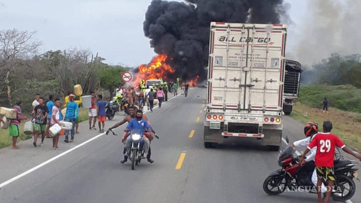 Camión cisterna explota cuando personas robaban combustible tras accidente